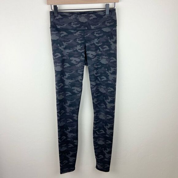 Fabletics Mid-Rise Charcoal Camo Powerhold Leggings - Picture 2 of 7